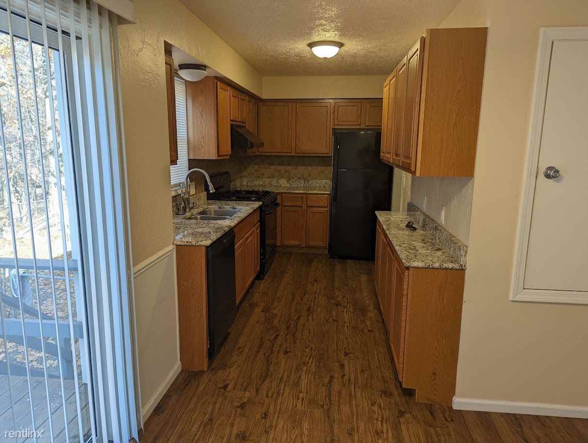 1345 Carriage Hill Dr Se - Photo 2 of 6