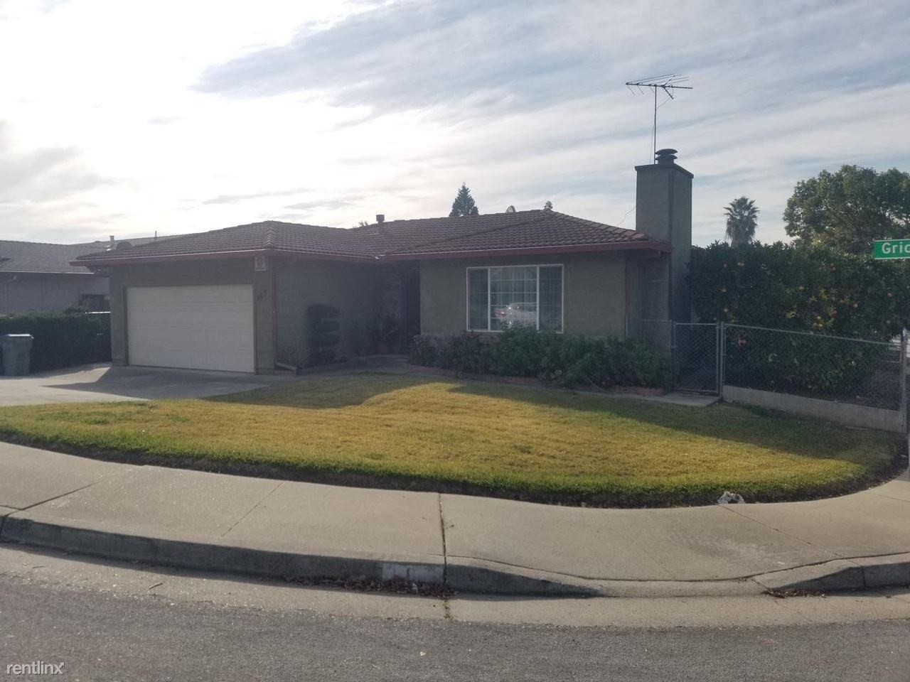 365 Gridley St - Photo 3 of 5