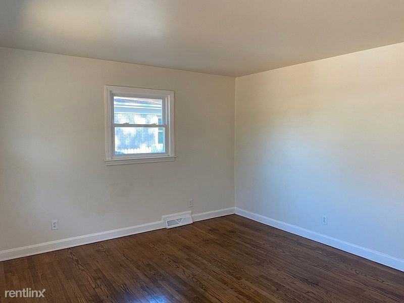 6131 Ingleside Dr - Photo 2 of 15