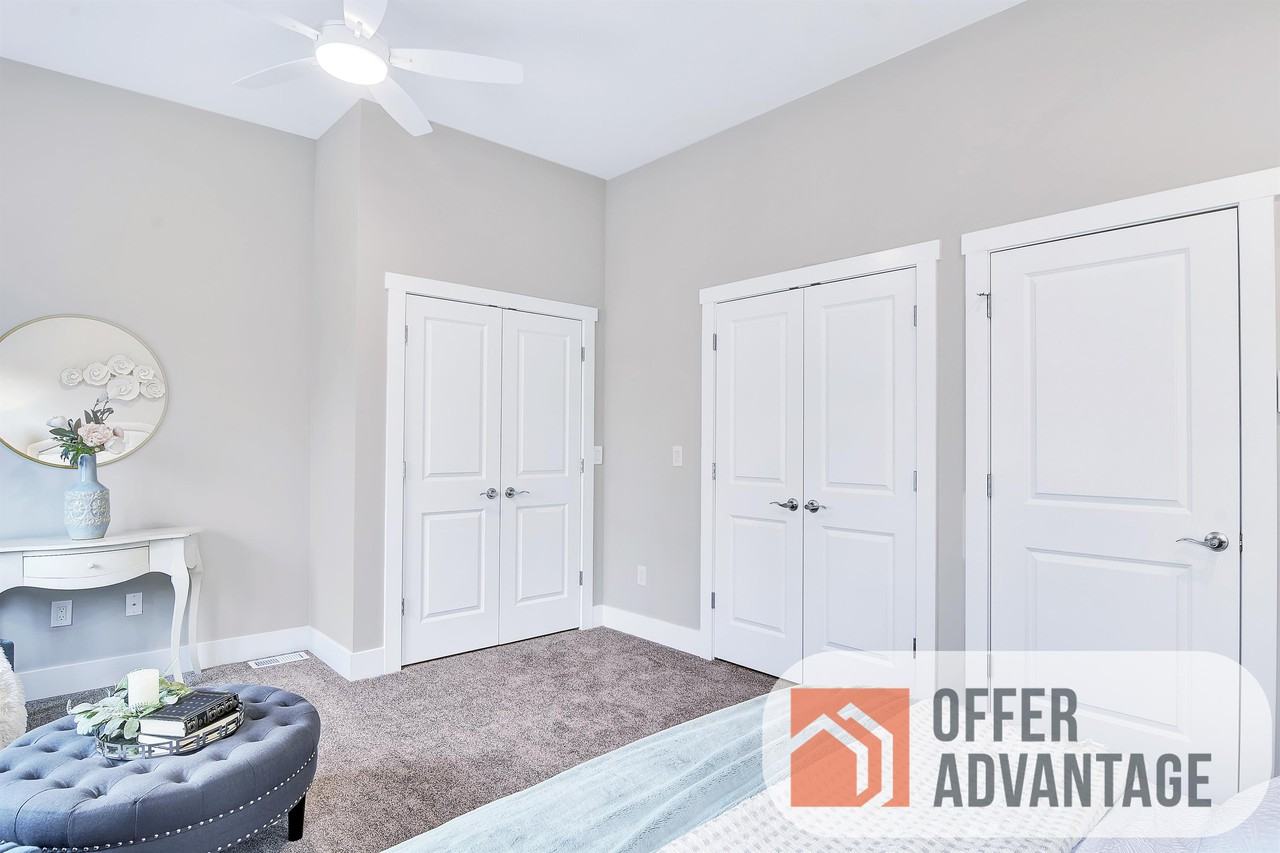 219 Oxford Ave Uppr - Photo 5 of 9