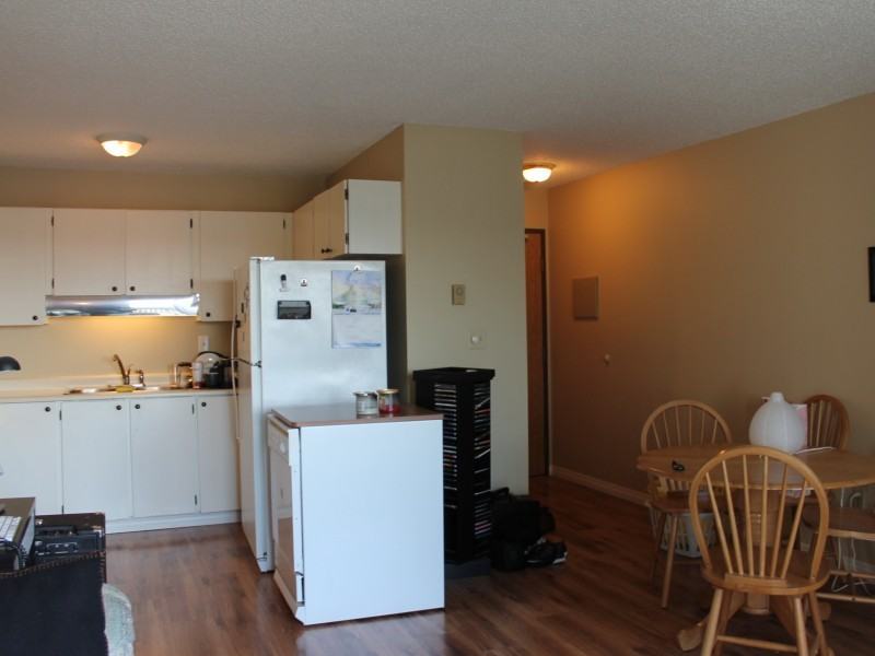 Suffolk Manor - Photo 3 of 10