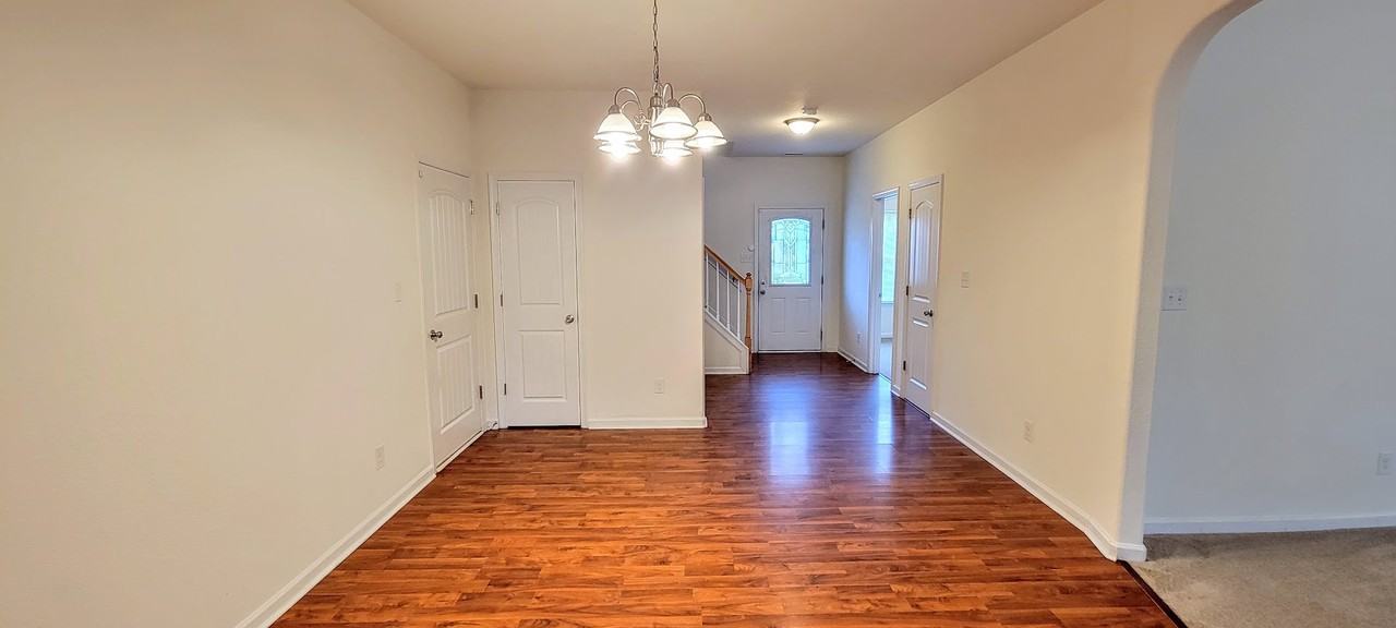 822 Stewart St - Photo 2 of 40