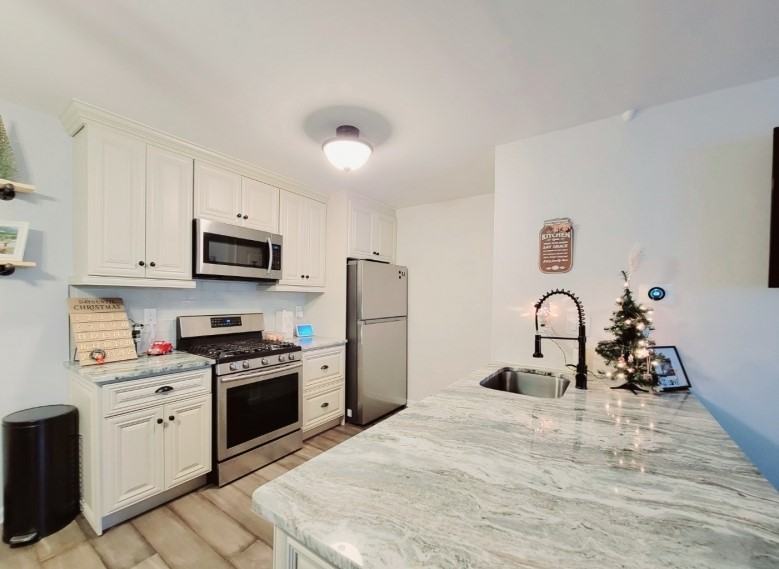 811 Sierra Dr - Photo 3 of 20