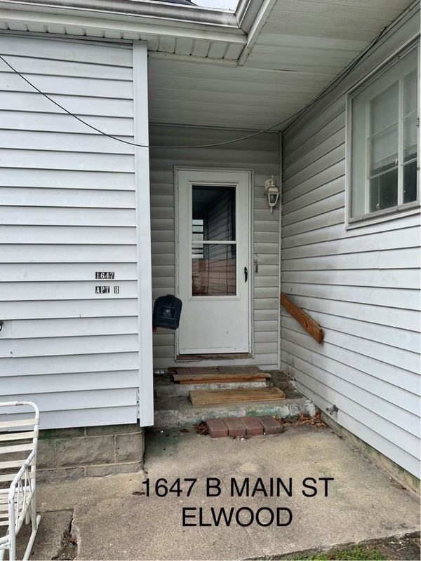 1647 Main St - Photo 2 of 13