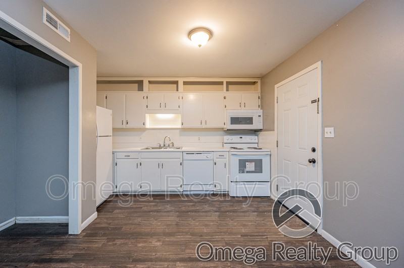 400 7th St E #2B - Photo 7 of 25