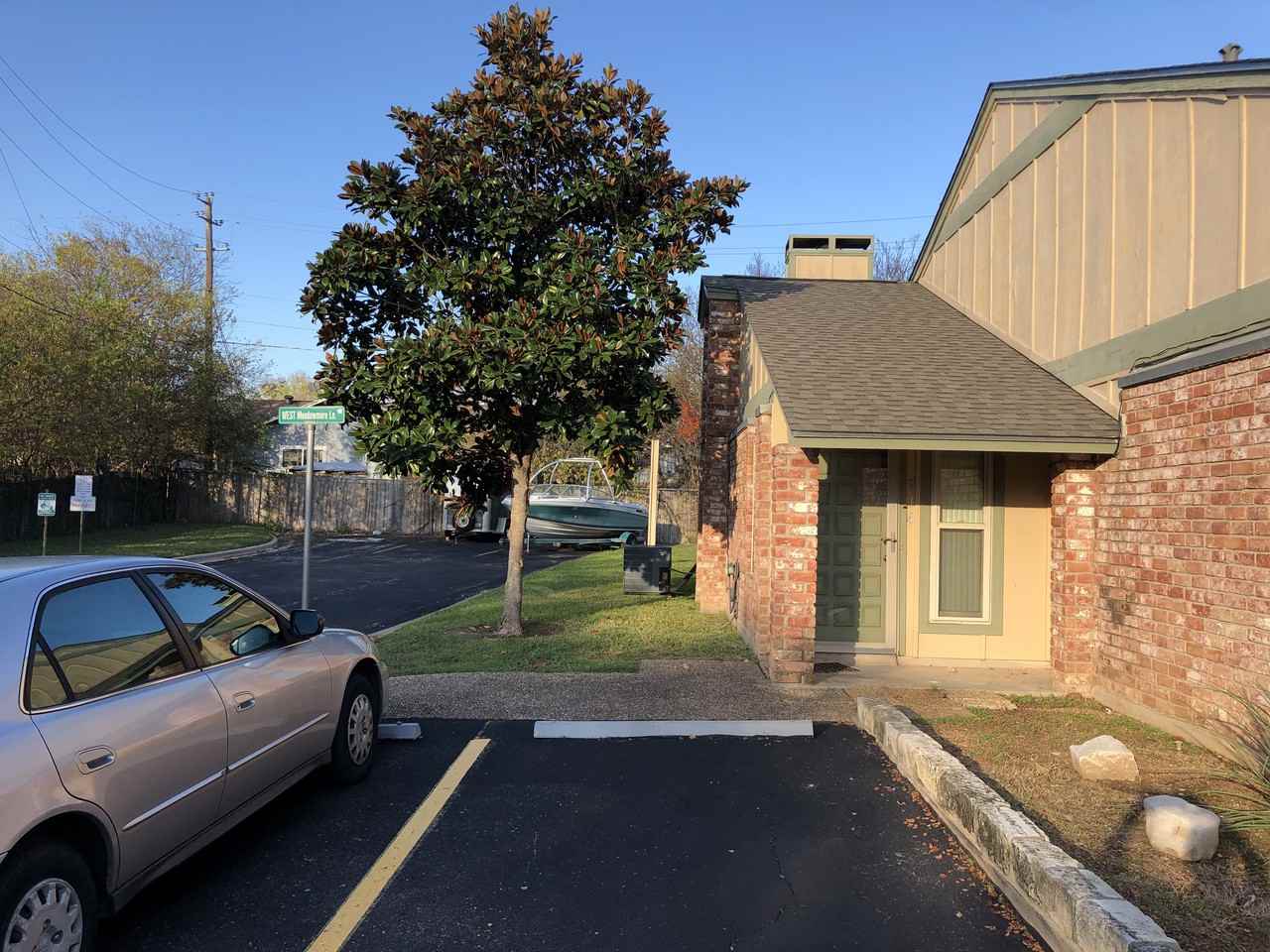 914 West Meadowmere Lane - Photo 2 of 29