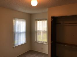 featured image of 914 W Meadowmere Ln