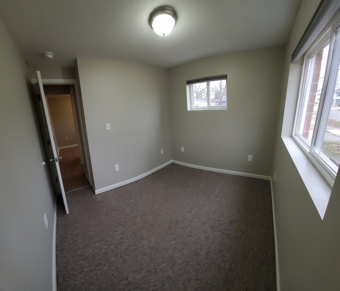 109 1/2 N Front St - Photo 2 of 11