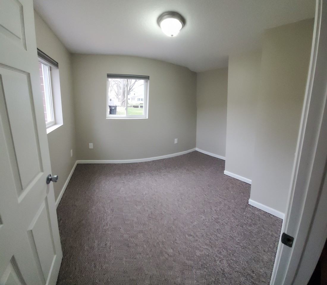 109 1/2 N Front St - Photo 3 of 11