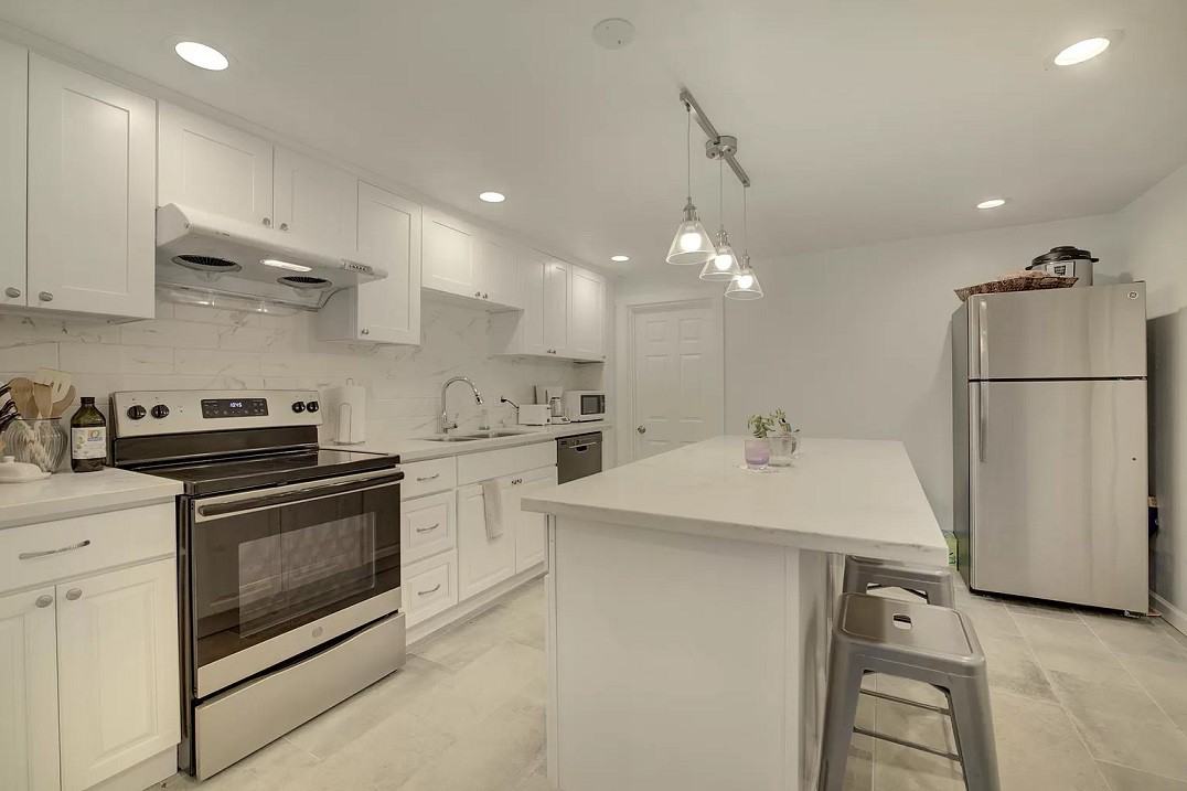 8602 Ravenna Ave Ne #1 - Photo 5 of 18