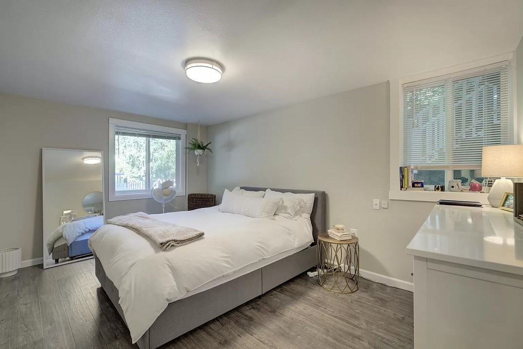 8602 Ravenna Ave Ne #1 - Photo 6 of 18