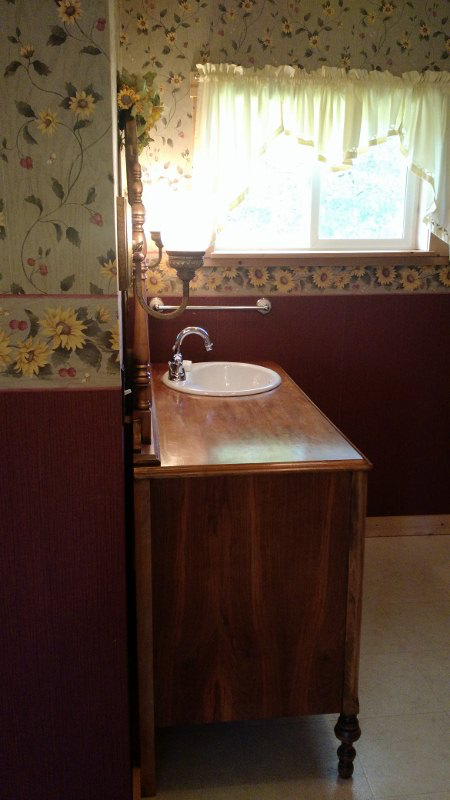 565 Tiffany Ln - Photo 3 of 13