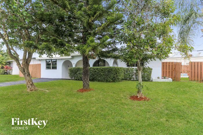 1620 Nw 58th Ave - Photo 2 of 15