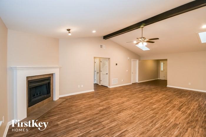 4560 Crosstie Rd N - Photo 3 of 15