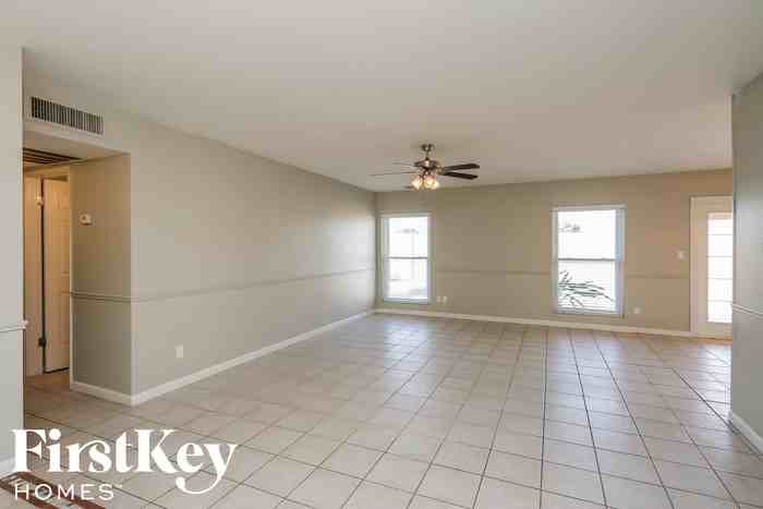 1128 W Fremont Dr - Photo 2 of 15