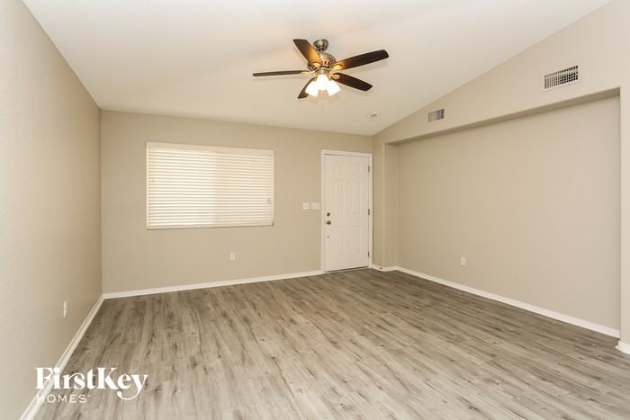 8137 Shady Glen Ave - Photo 3 of 15
