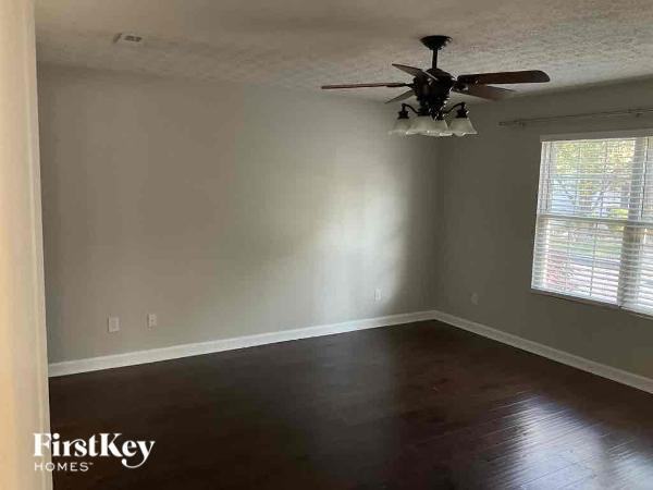8255 Tegmen St - Photo 3 of 10