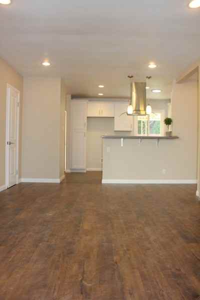 1918 E Chevy Chase Dr - Photo 3 of 28