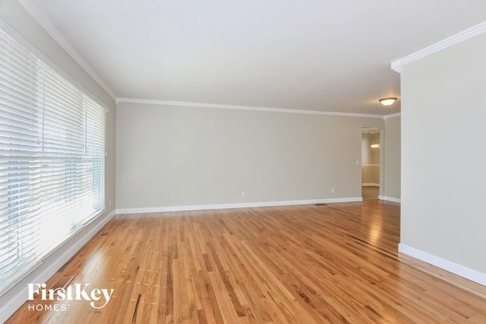 2825 Flamewood Dr - Photo 3 of 15