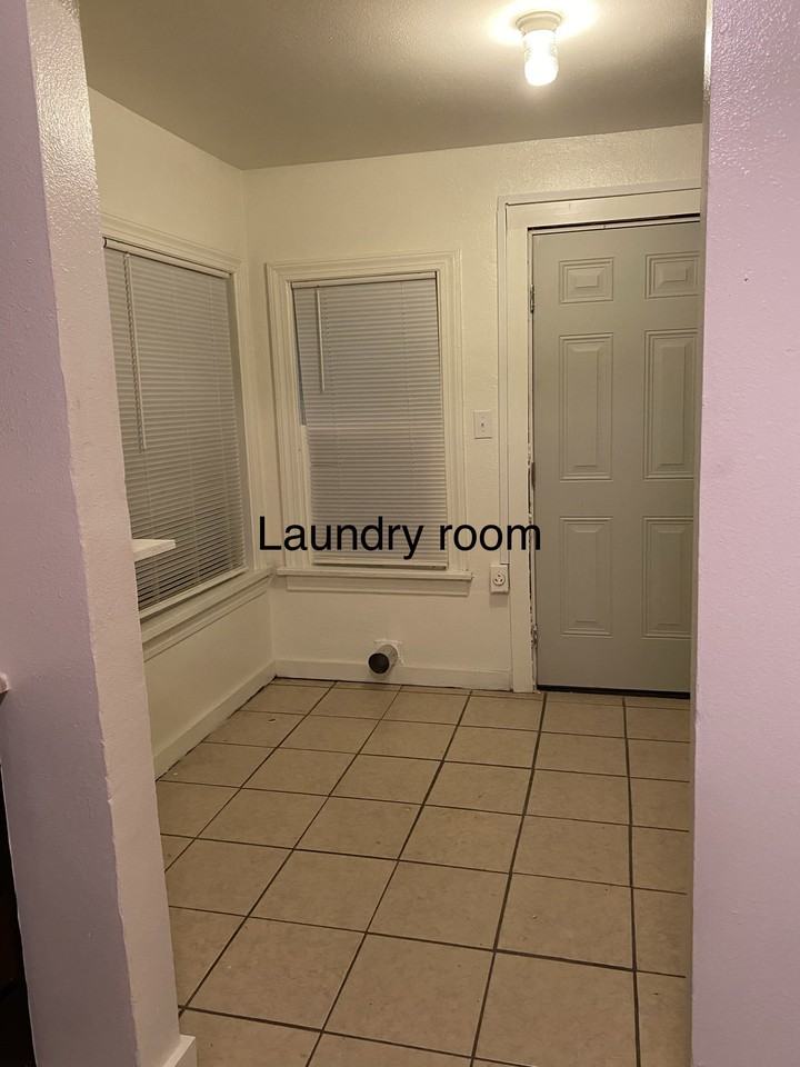 1012 Boston St #1 - Photo 5 of 22