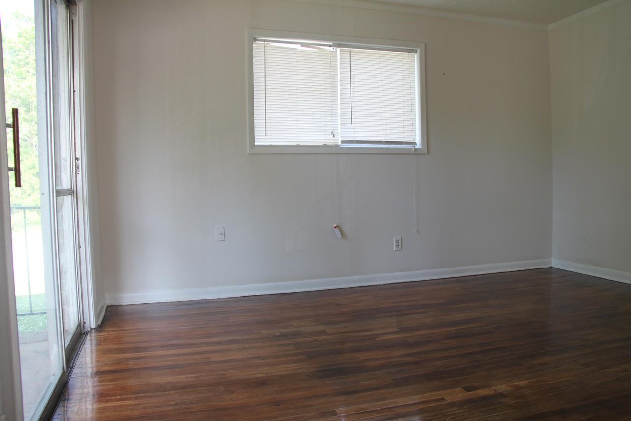 670 Georgia Ave #7 - Photo 4 of 13