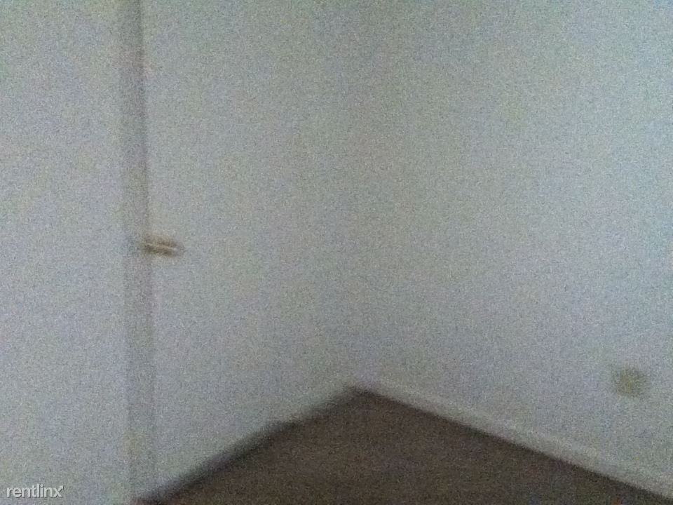 212 W Main St - Photo 2 of 8