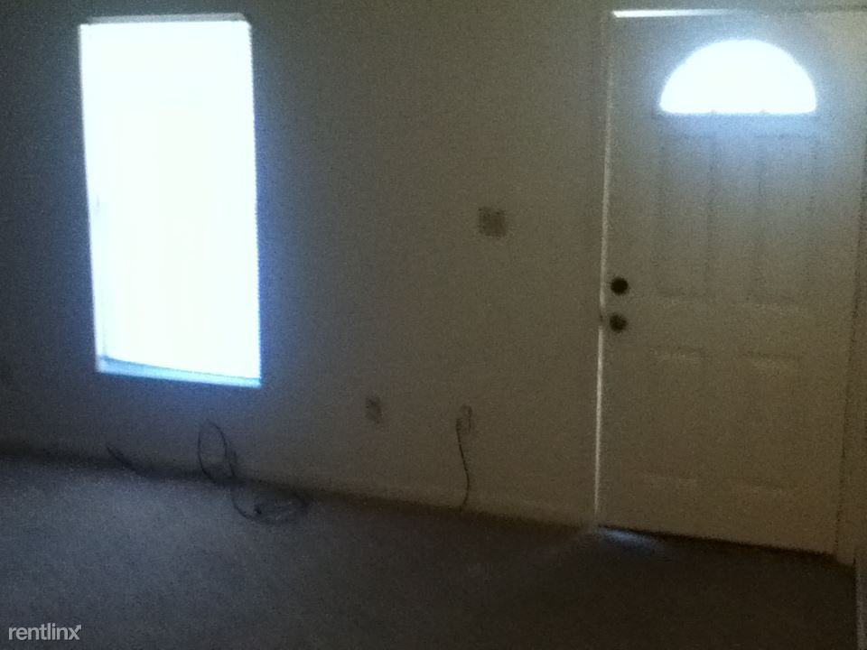 212 W Main St - Photo 3 of 8