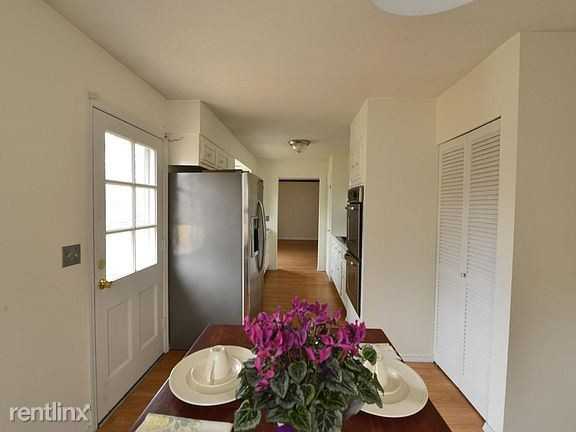 1960 Bent Pine Ct - Photo 2 of 5