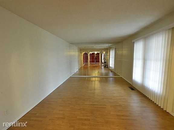 1960 Bent Pine Ct - Photo 3 of 5