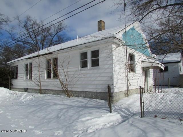 723 Louis Ave - Photo 2 of 10