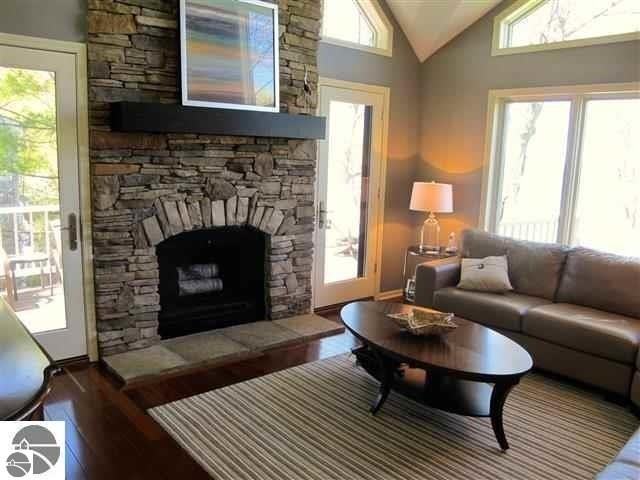 8029 E Shore Rd - Photo 3 of 17