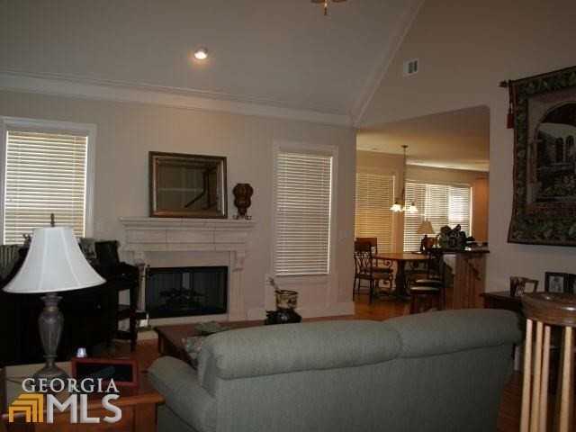 1253 McAllistar Dr - Photo 2 of 12