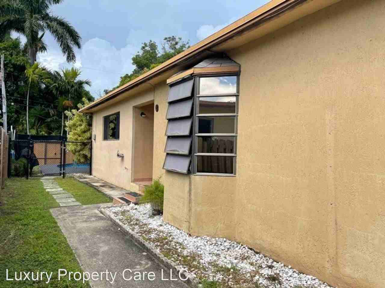 1214 N 15th Ct - Photo 2 of 30