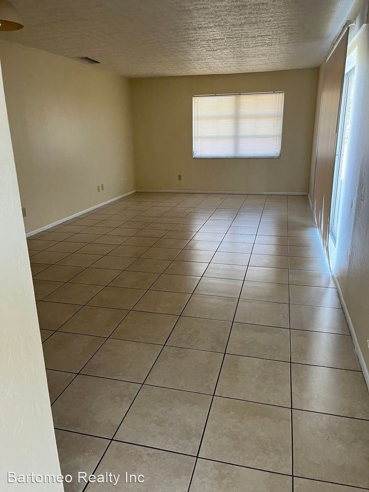 2935 SE 15th Pl - Photo 3 of 13