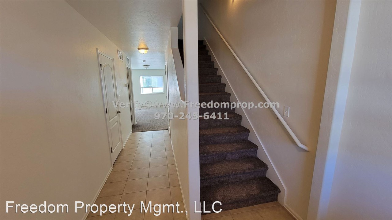 654 Tammera Ln - Photo 2 of 10