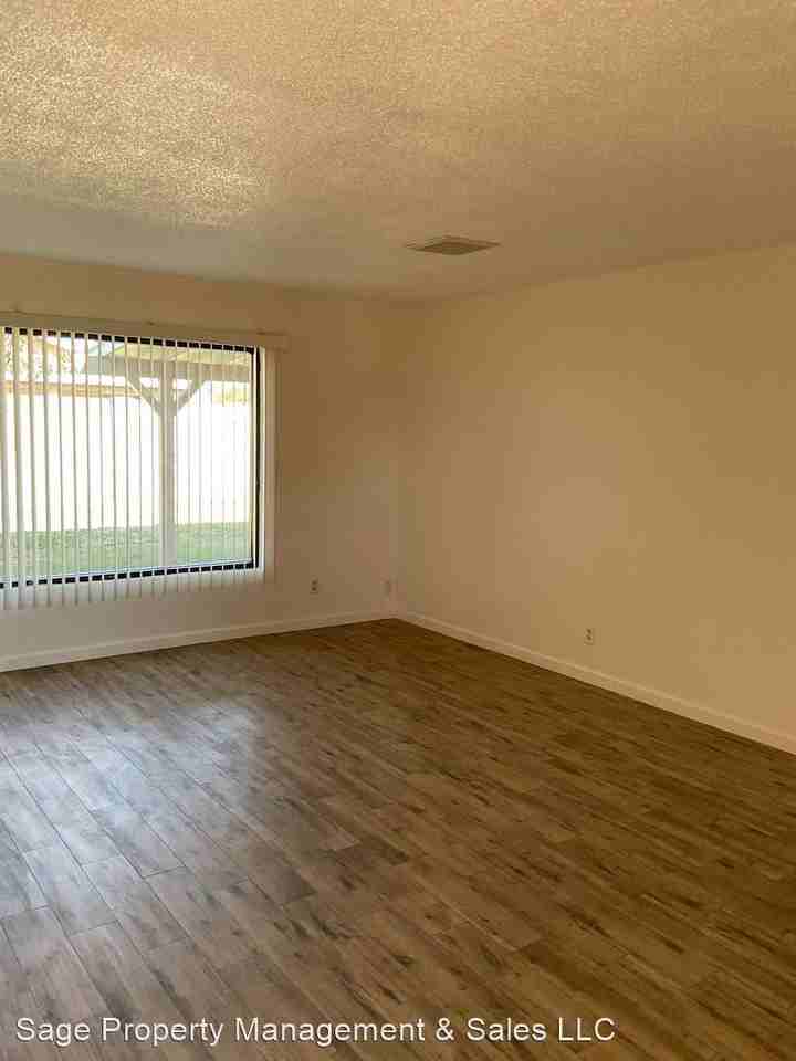 8436 E Cambridge Ave - Photo 3 of 13