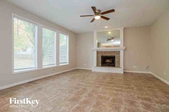 4742 Noble St - Photo 3 of 15