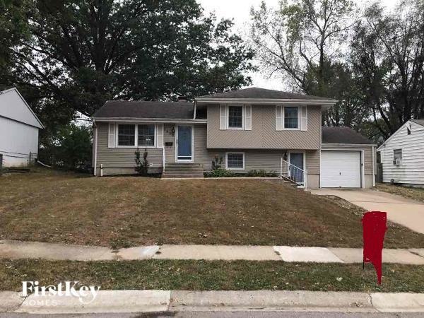 7805 Ne 55th St - Photo 2 of 20