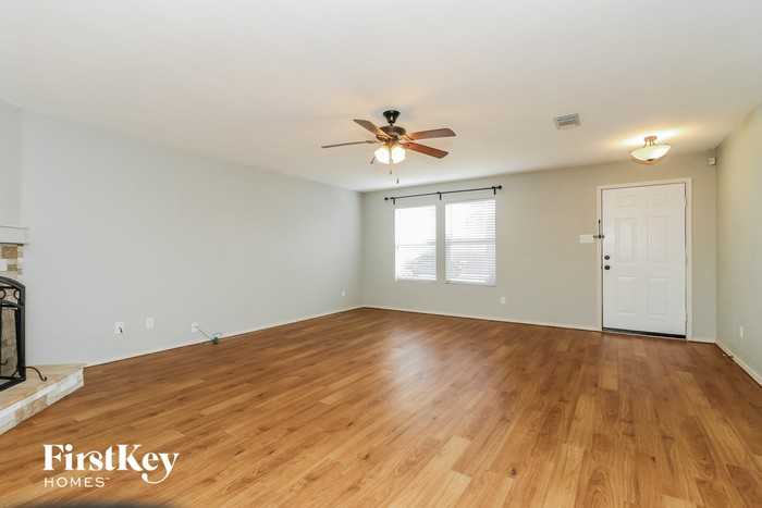 12112 Worchester Dr - Photo 3 of 15