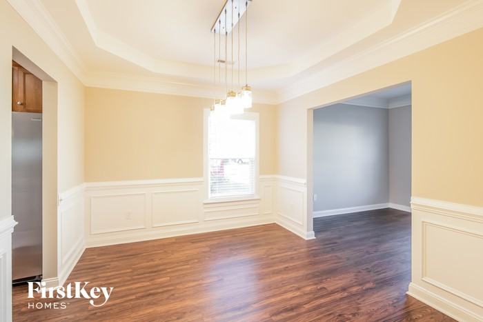 7458 Northgate Dr - Photo 3 of 15