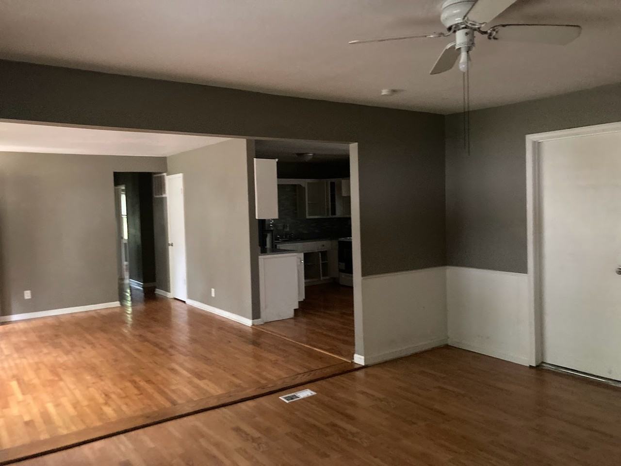 6004 Englewood Ave - Photo 2 of 2