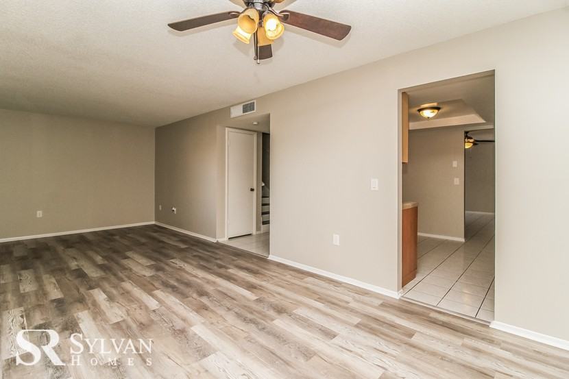 111 Eastwind Ln - Photo 2 of 11