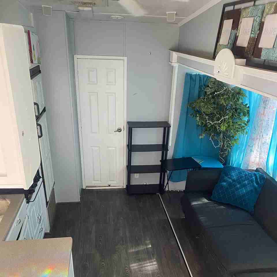 626 S Broad St - Photo 4 of 7