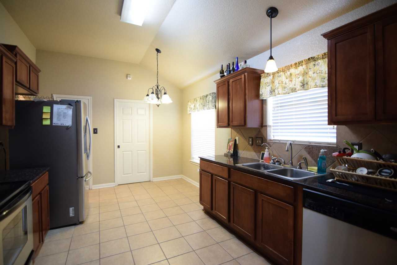 3702 Republic Of Texas Dr - Photo 4 of 23