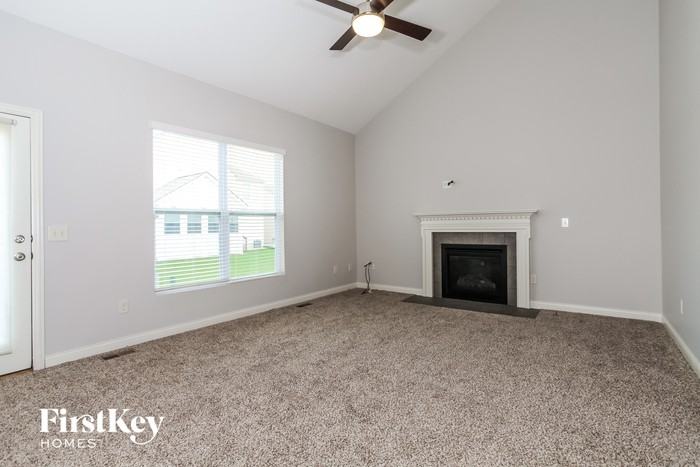 6057 Highlander Dr - Photo 3 of 15