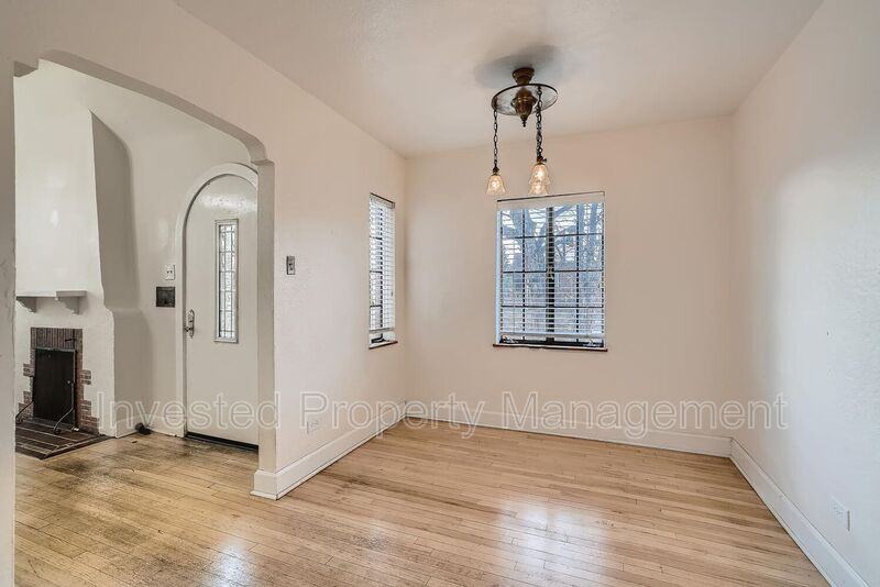 2501 N York St - Photo 3 of 11