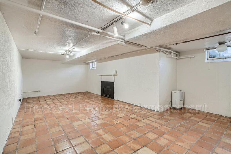 2501 N York St - Photo 7 of 11