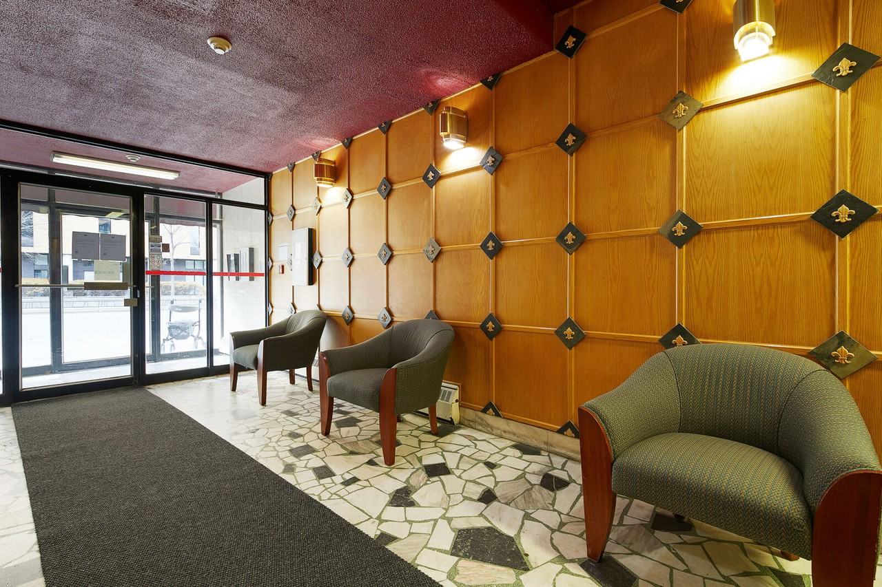 5735 Rue Saint-Hubert #508 - Photo 2 of 10