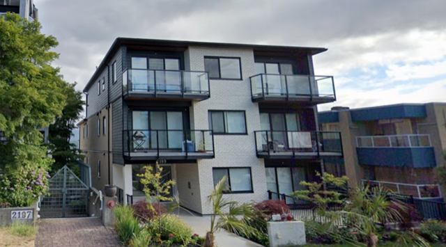 View court Apartments - Photo 3 of 12