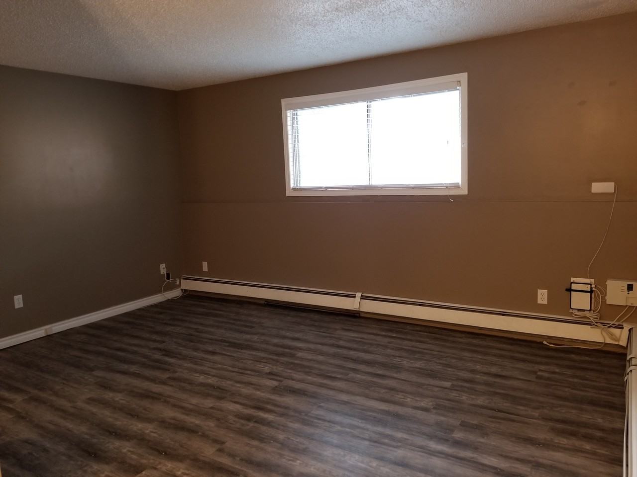 720 8th Street East - Photo 2 of 8